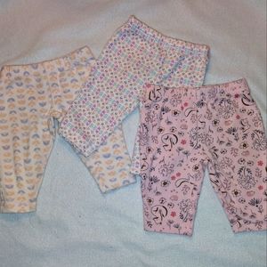 Size 3 month baby girl pants. Carter's brand.